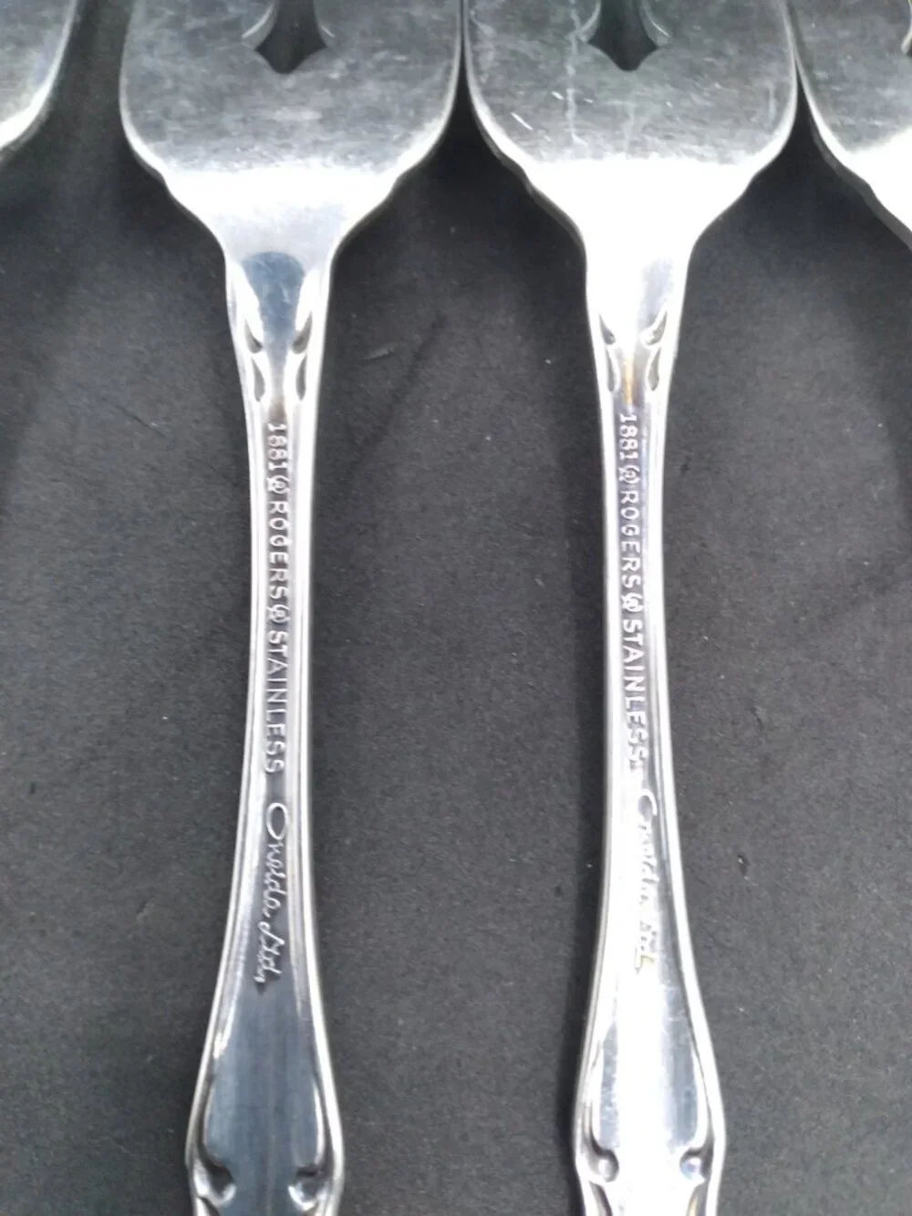 Set 11 Rogers 1881 Oneida Arbor Rose pattern small Forks and spoons teaspoons